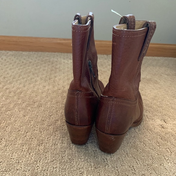 Frye booties! Style 76400 size 7 - Picture 2 of 8